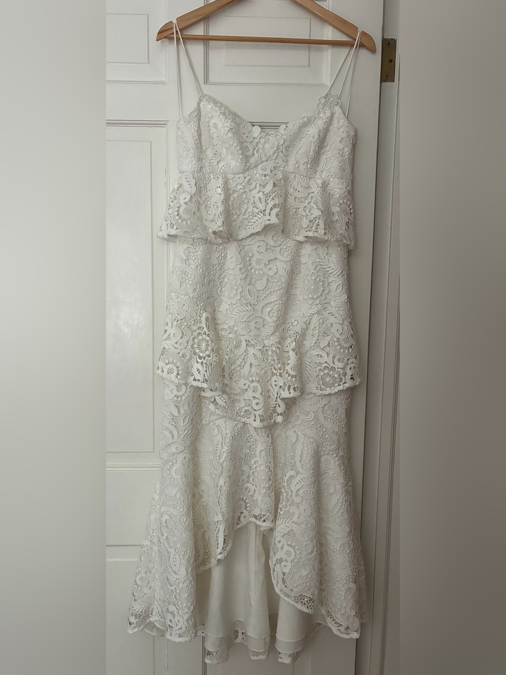 AMUR whiteLace Tiered Maxi Dress with Spaghetti Straps - size 6